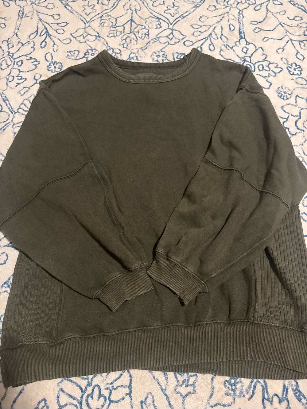 aerie Olive Crewneck Sweatshirt in Dark Olive